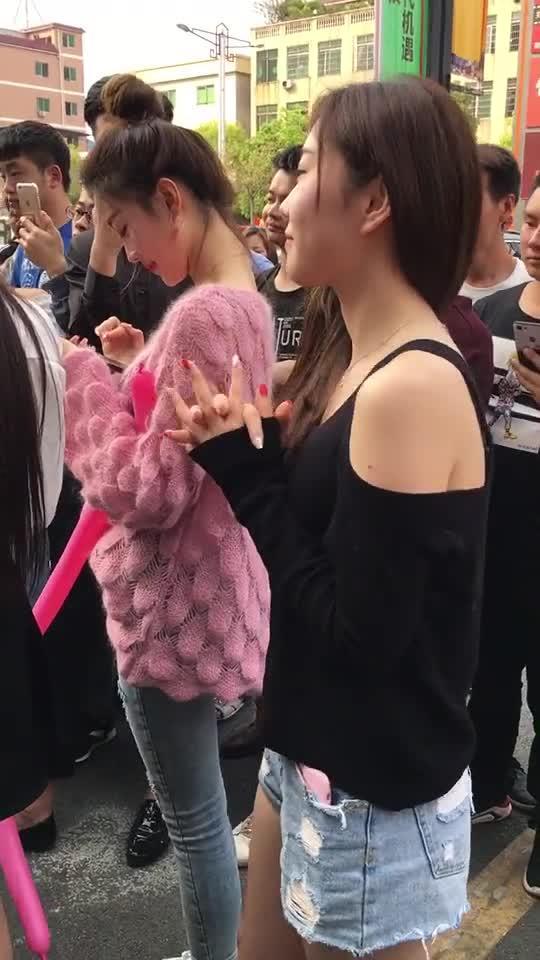 吃瓜群众静静视频播放在线观看,吃瓜群众的热门直播，在线观看一网打尽