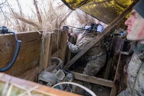 演习场周边的吃瓜群众,吃瓜群众的热议焦点